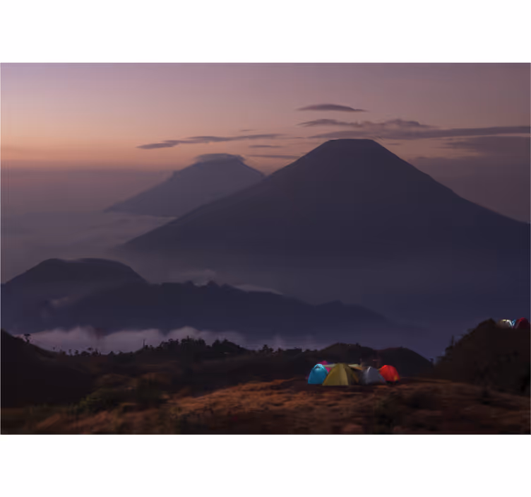 Store enrouleur cuisine randonneurs sous montagne nuageuse - TenStickers