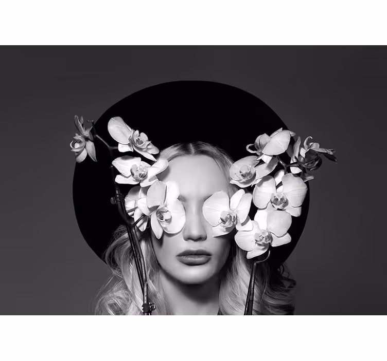 Store enrouleur bureau femme au chapeau fleuri - TenStickers