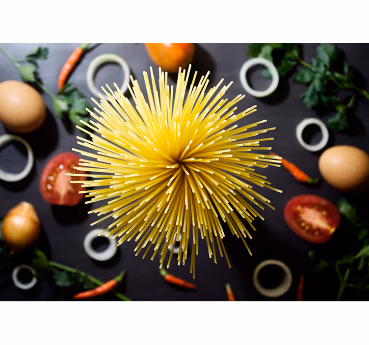 Tapisserie cuisine explosion de pâtes abstraite - TenStickers