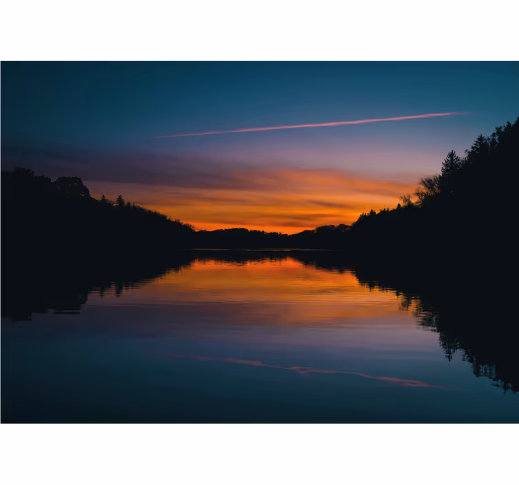 Tapisserie paysage lac serein au coucher de soleil - TenStickers