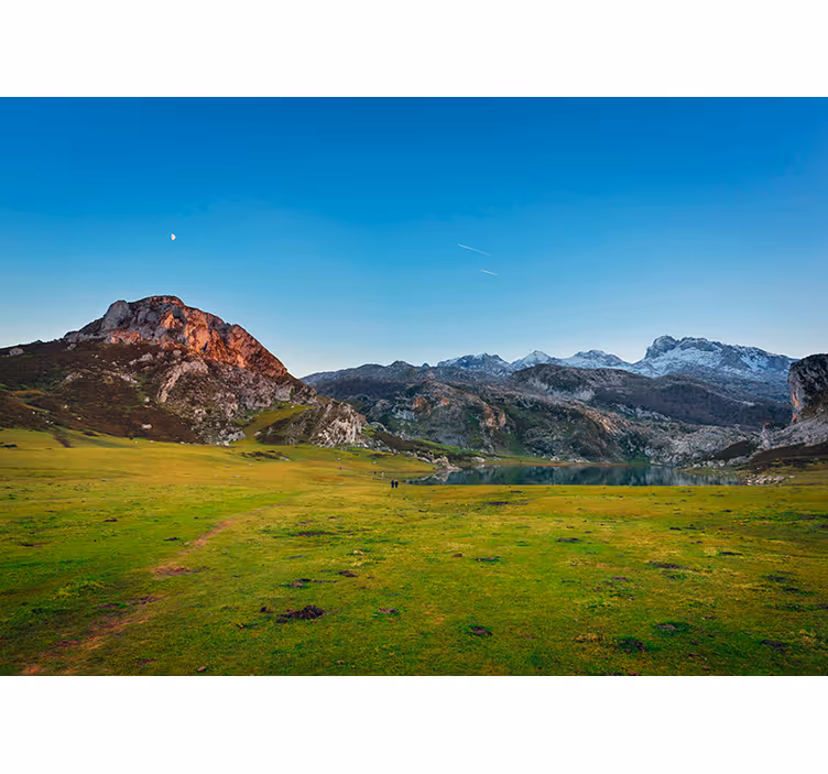 Papier peint montagne vue sur les prairies - TenStickers