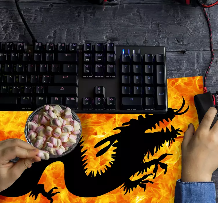 Tapis de souris gamer silhouette de dragon de feu - TenStickers