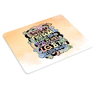 Tapis de souris citation célébrons l'égalité amoureuse - TenStickers