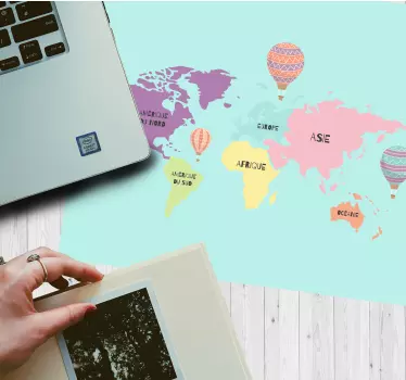 Tapis de souris carte du monde avec ballons à air - TenStickers