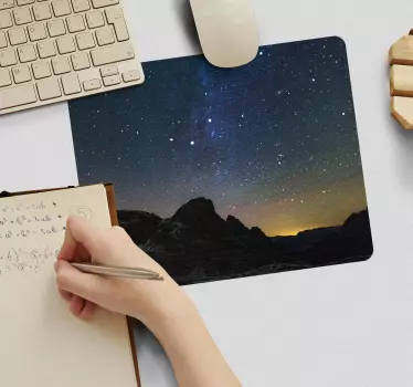 Tapis de souris carte du monde vue étoilée sur montagnes - TenStickers