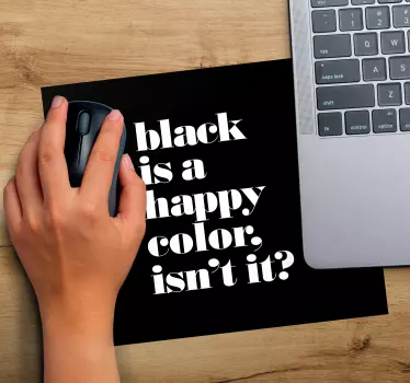 Tapis de souris citation le noir est une couleur joyeuse - TenStickers