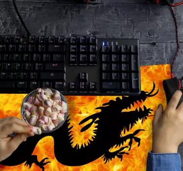 Tapis de souris gamer silhouette de dragon de feu - TenStickers