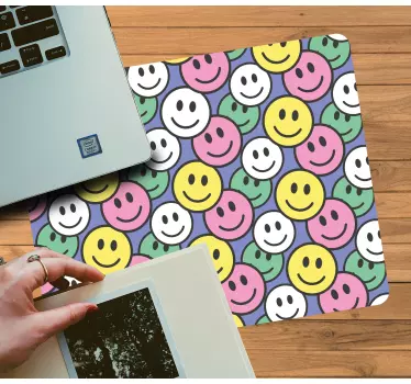 Tapis de souris motif visages souriants colorés - TenStickers