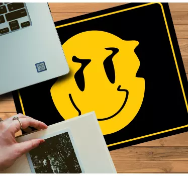 Tapis de souris original icône jaune souriante - TenStickers