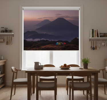 Store enrouleur cuisine randonneurs sous montagne nuageuse - TenStickers