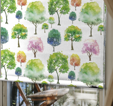 Store enrouleur salon avec des arbres style aquarelle - TenStickers