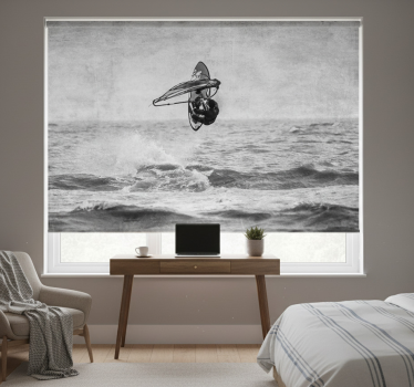 Store enrouleur gris planche à voile noir et blanc - TenStickers