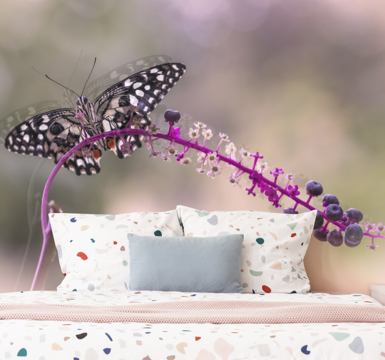 Tapisserie fleur papillon sur une plante - TenStickers