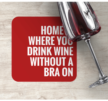 Dessous de verre citation À la maison on boit du vin - TenStickers