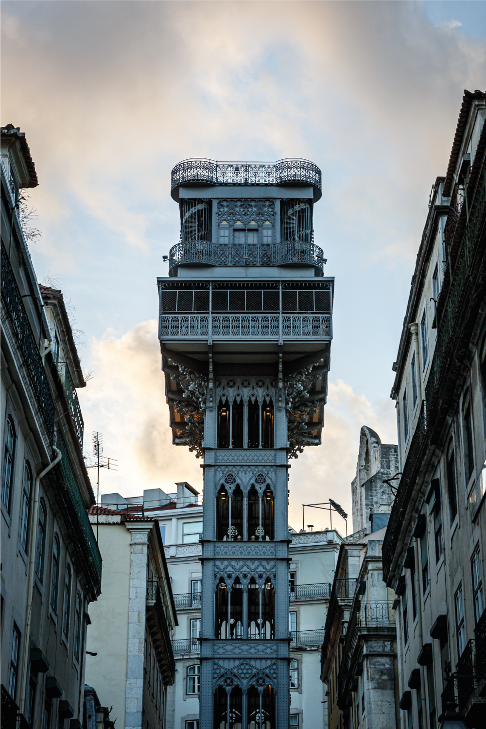 Affiche pour salon Élévateur de lisbonne - TenStickers