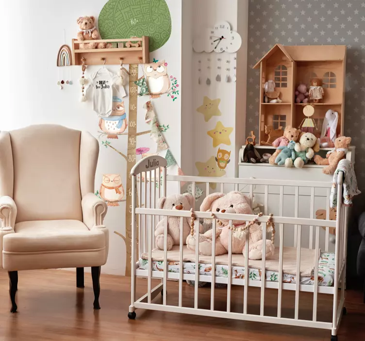 Sticker toise enfant hiboux sur un arbre - TenStickers