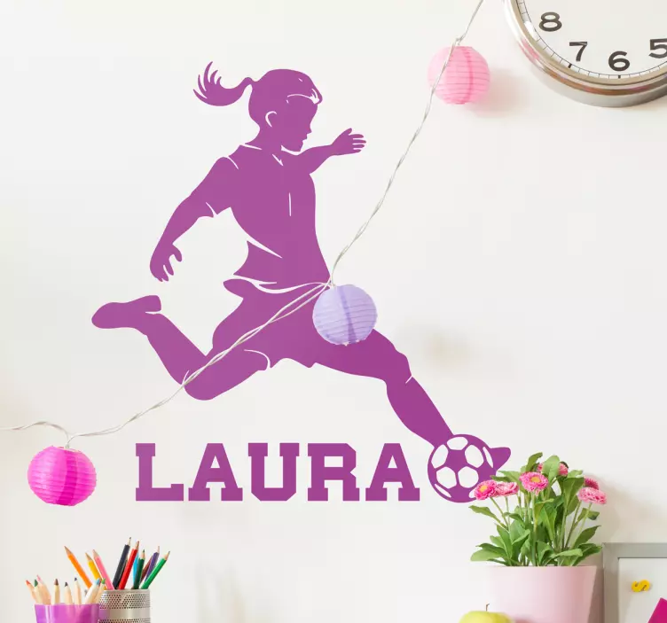 Sticker mural football personnalisable pour fille - TenStickers