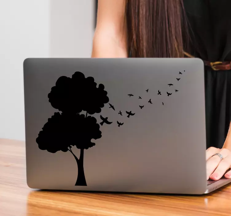 Sticker ordinateur portable arbre et oiseaux en vol - TenStickers