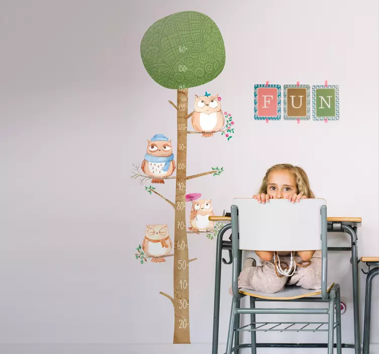 Sticker toise enfant hiboux sur un arbre - TenStickers