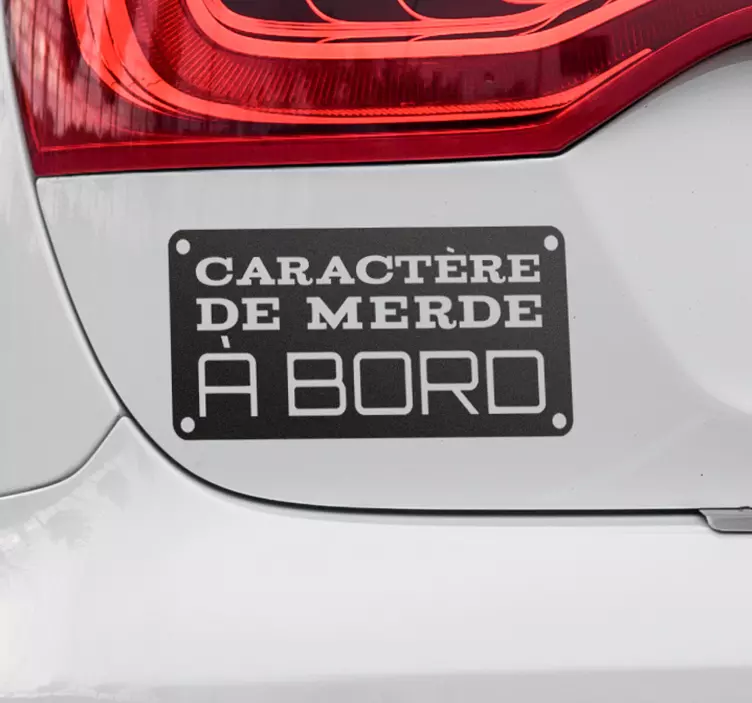 Sticker voiture "caractère de merde à bord" - TenStickers