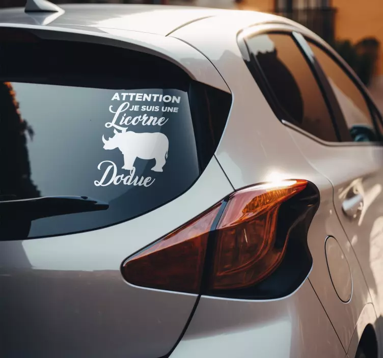 Sticker voiture je suis une licorne dodue - TenStickers