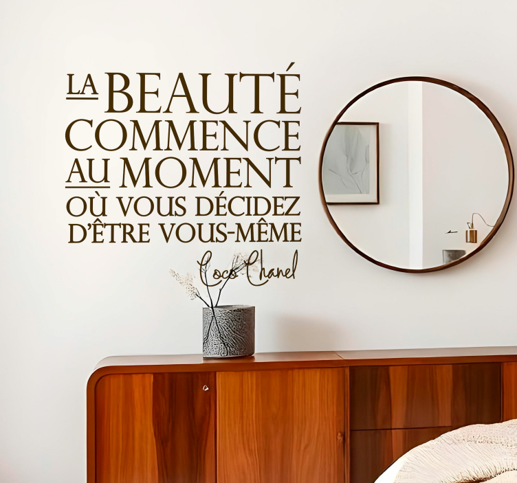Autocollant mural Coco Chanel beauté - TenStickers