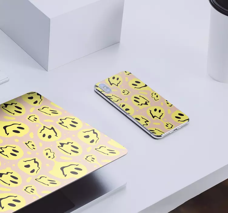 Sticker iphone motif fantôme souriant - TenStickers