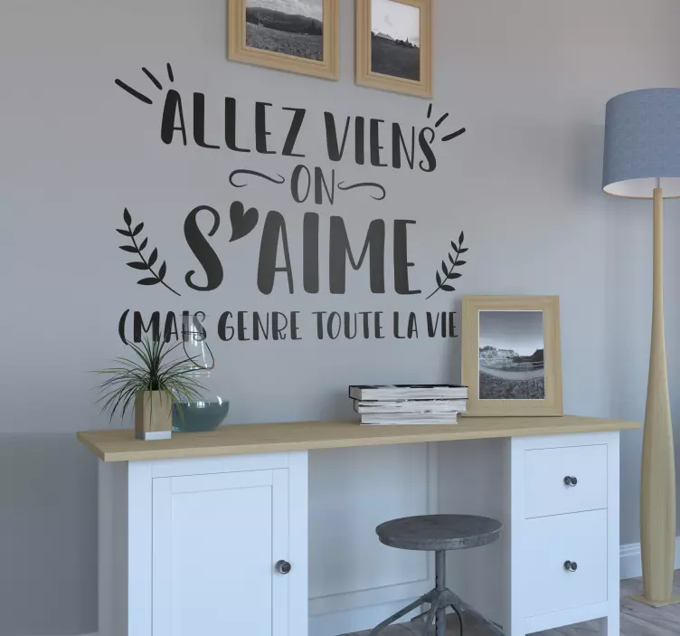 Sticker salle à manger citation "Allez viens on s'aime" - TenStickers