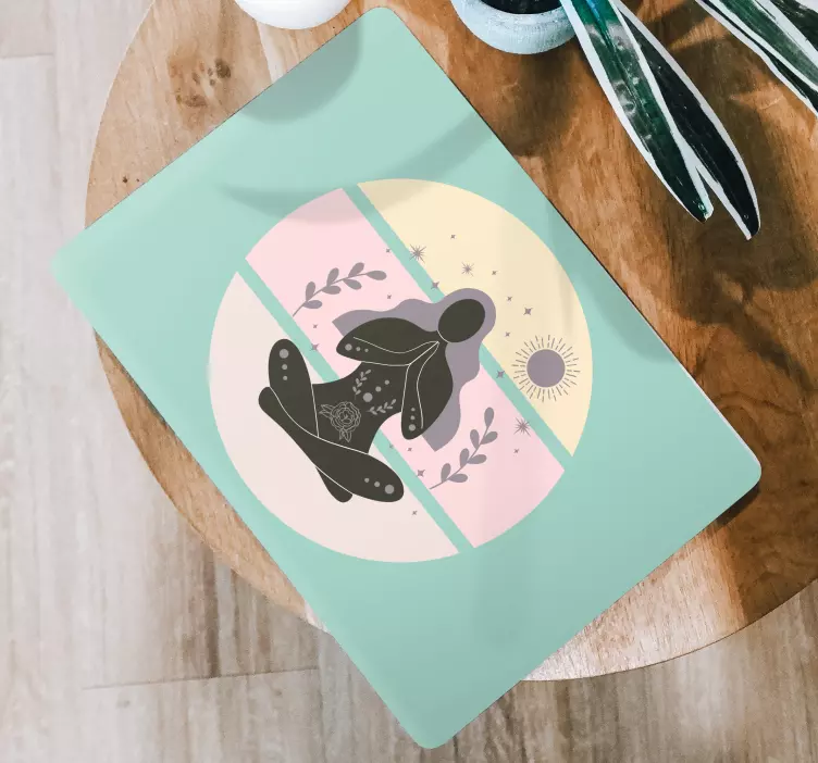 Sticker ordinateur portable figure de femme méditante - TenStickers