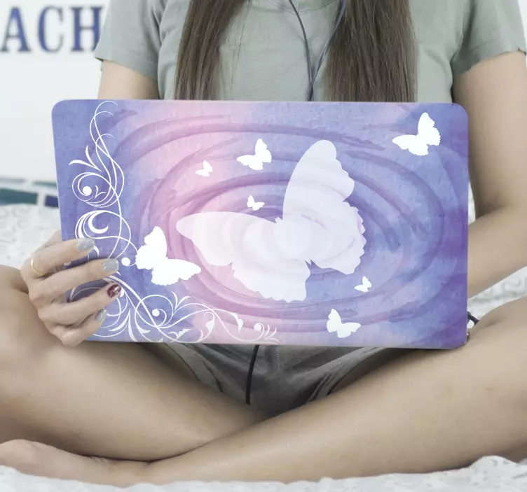 Sticker ordinateur portable papillon et fond violet - TenStickers