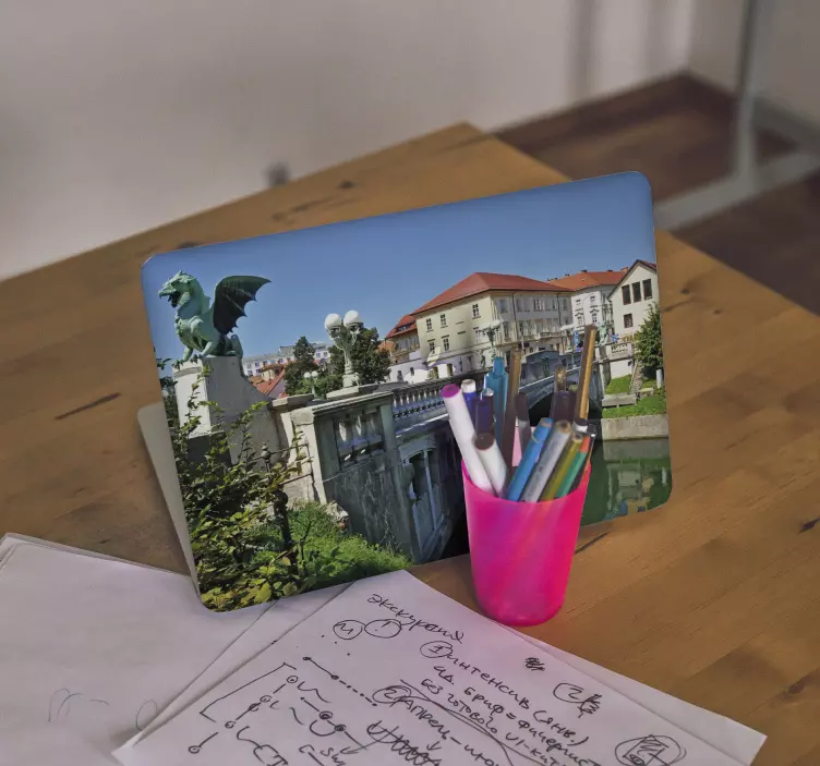 Sticker ordinateur portable vue du pont du dragon - TenStickers