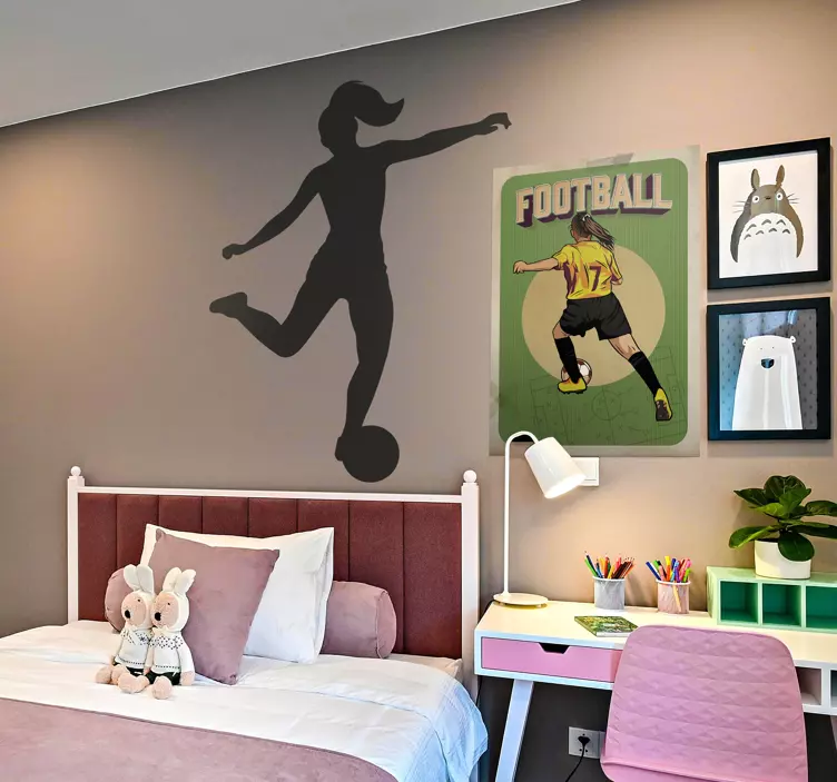 Sticker foot silhouette joueuse de football - TenStickers