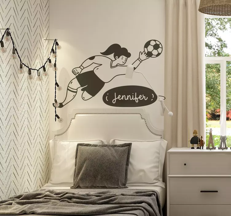 Sticker une gardienne de foot avec un ballon - TenStickers