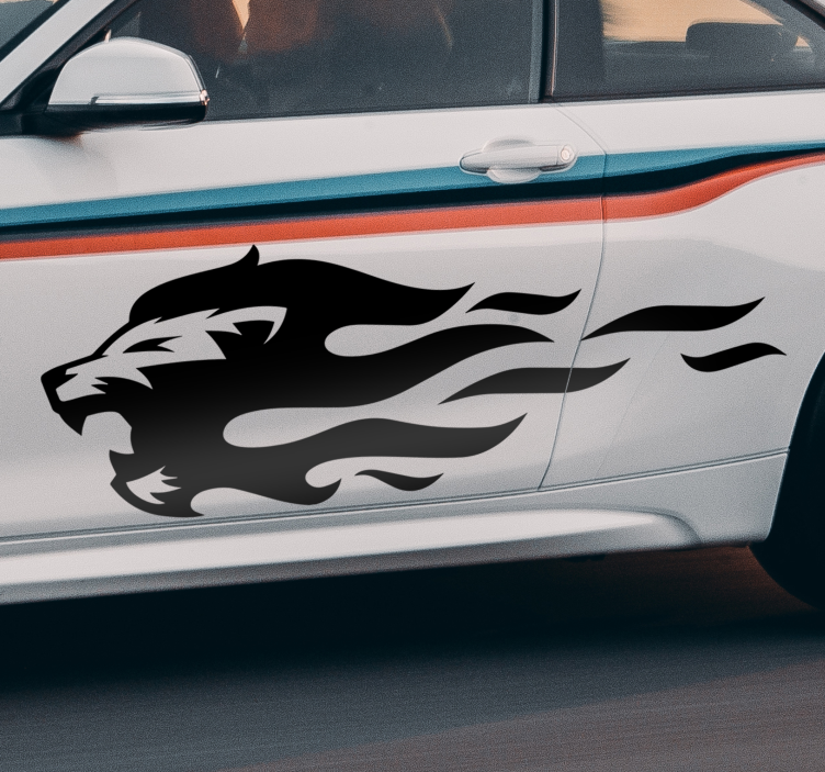 Sticker voiture lion avec flammes - TenStickers