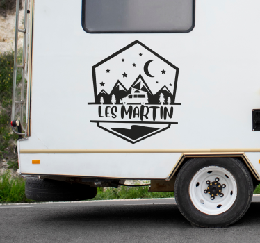 Sticker camping car famille personnalisable - TenStickers