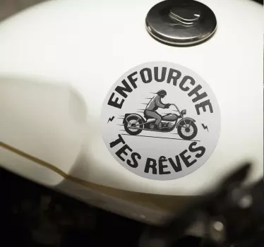 Sticker moto phrase enfourche tes rêves - TenStickers