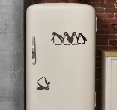 Sticker frigo oiseaux pingouins et chute - TenStickers