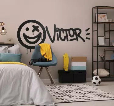 Sticker graffiti nom personnalisé et smiley - TenStickers