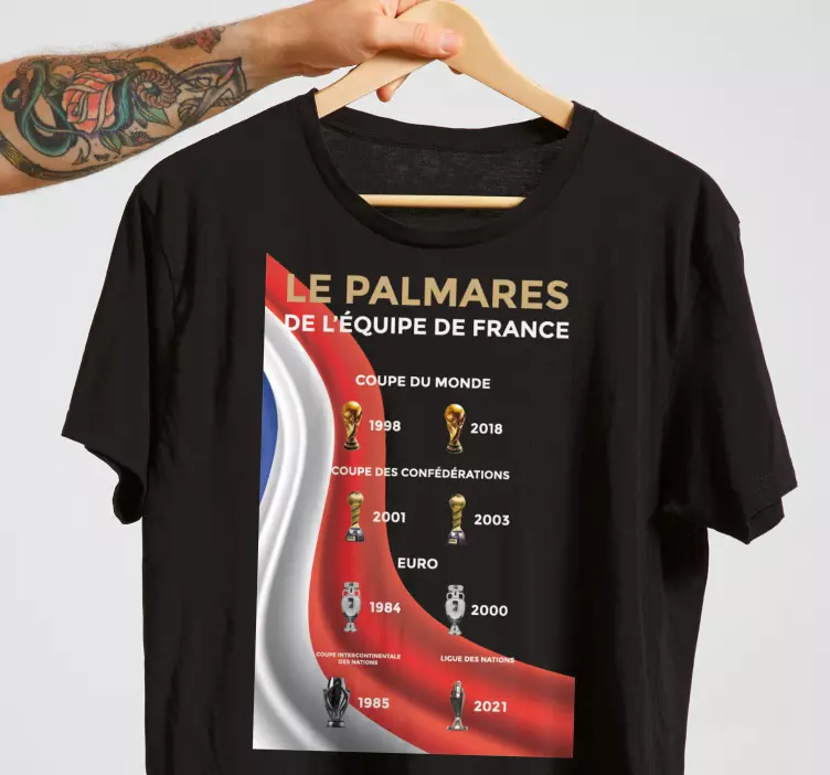 T-shirt trophée football - TenStickers