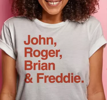 Tee-shirt personnalisé avec noms affichés en grand - TenStickers